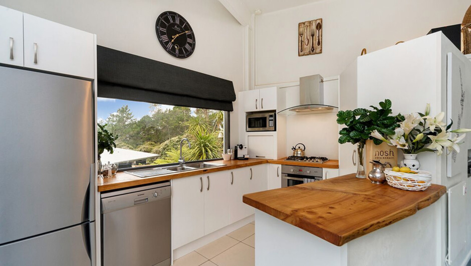 The kitchen in the Warblers Retreat Cottage has everything you need in a kitchen.  There's also an outdoor BBQ for those relaxed summer evenings. There's dining options both inside and out.