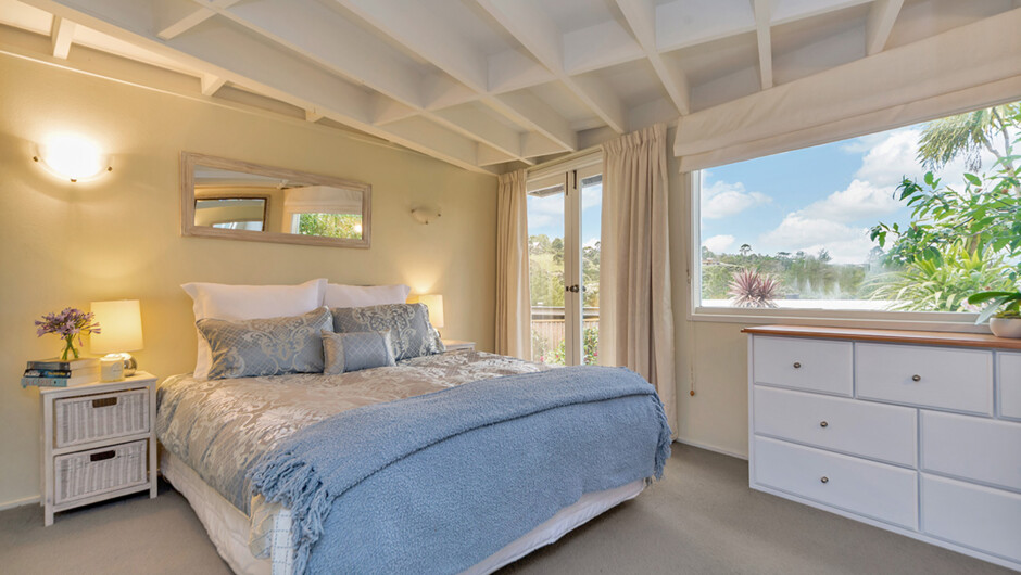 The Kotare Room in the Warblers Retreat Cottage has a spa bath nestled in the gardens just outside this room.  Perfect for having a romantic time together in the garden before cuddling up in a warm and comfortable bed.