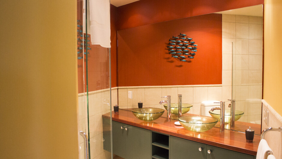 Garden suite bathroom