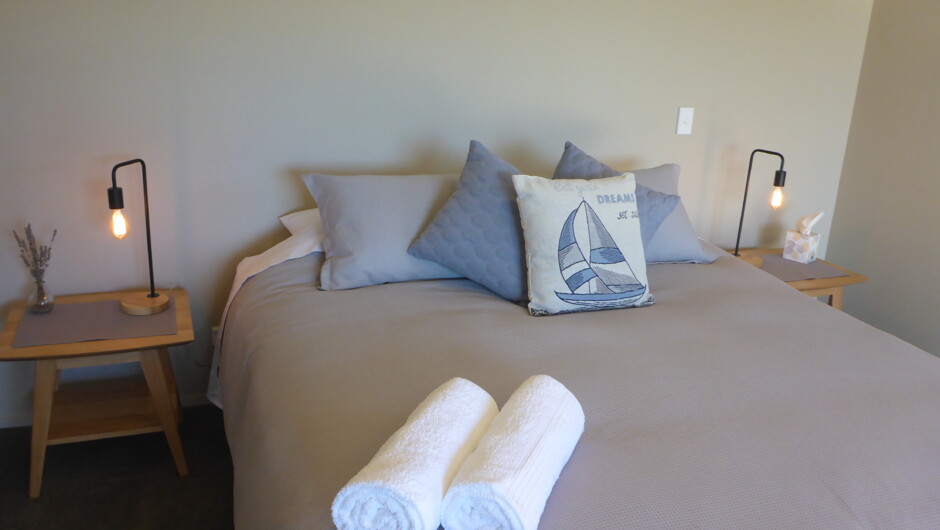 Super king bed and quality linens.