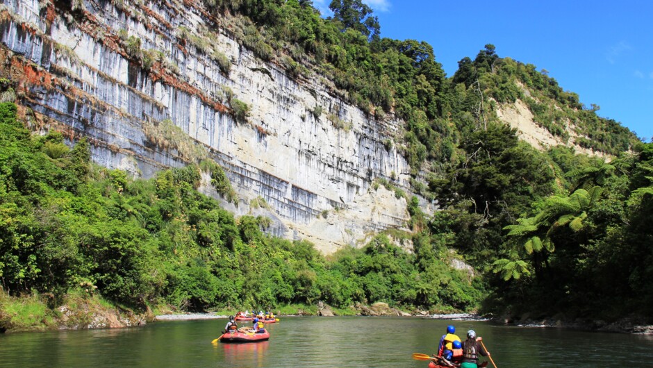 Scenic rafting on the Rangitikei River