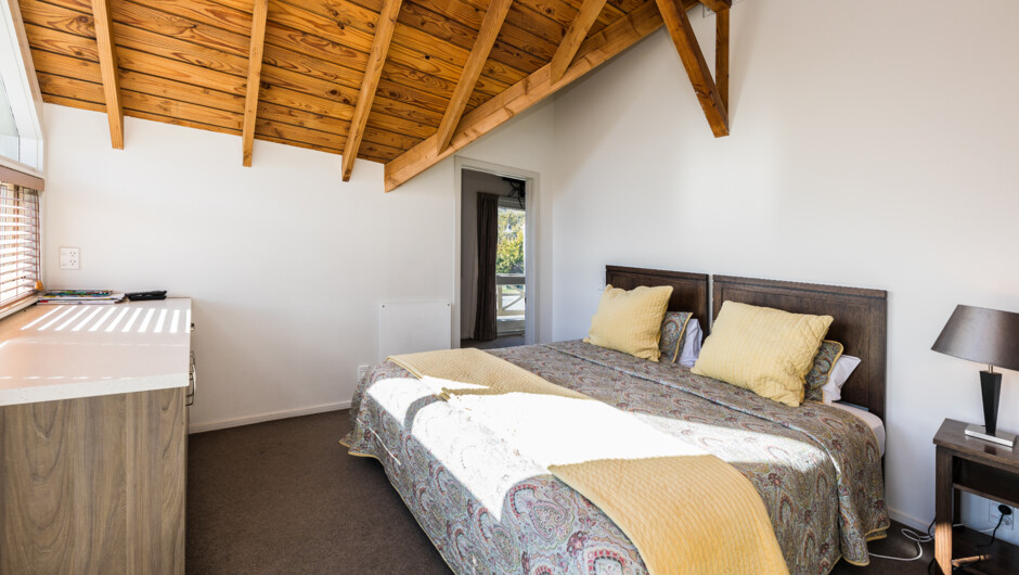 2 Bedroom Family room - 1x King bed with connecting room to a Double or Twins