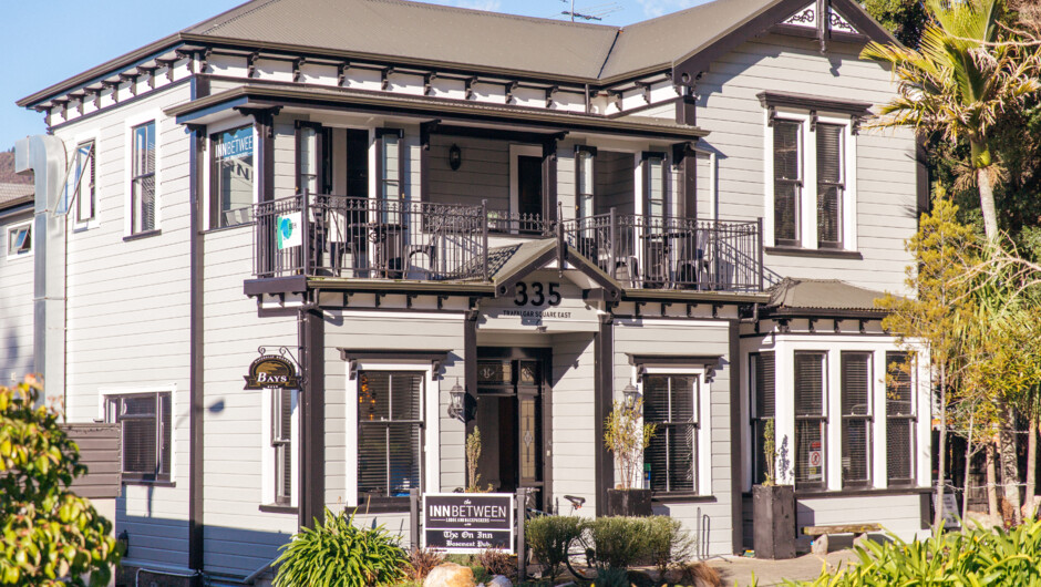 INNBetween Lodge &amp; Backpackers