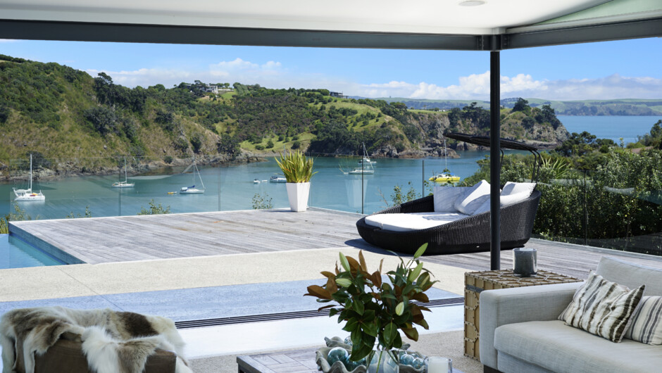 Lounge, Deck &amp; View.