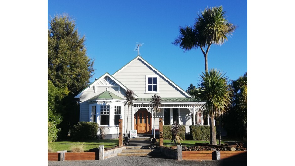Rimu Park Mountain Lodge on a beautiful autumn morning.