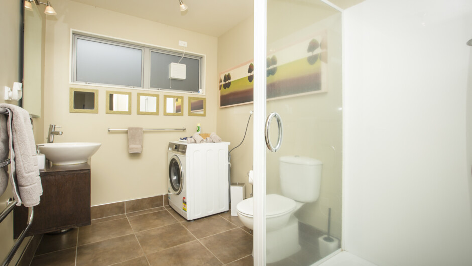 Kawau Apartment - Bathroom