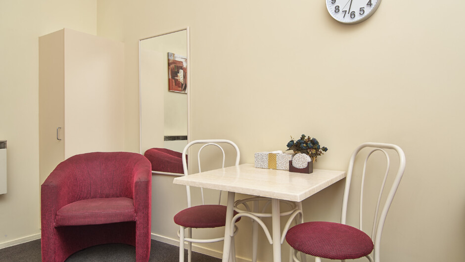 Deluxe Twin dinning area