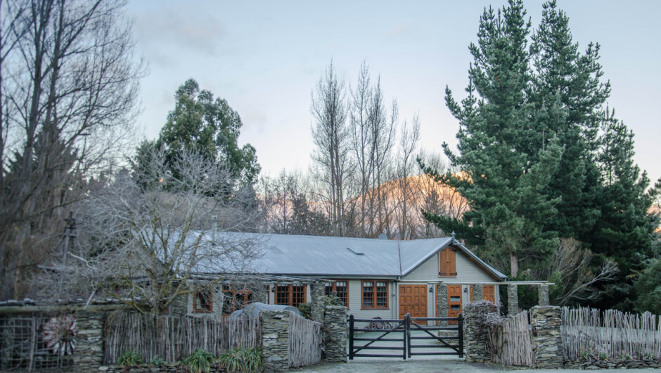 Mataura Lodge in the frost