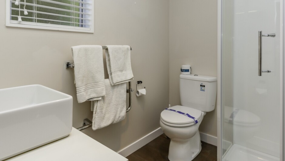 Christchurch Motel_Bathroom