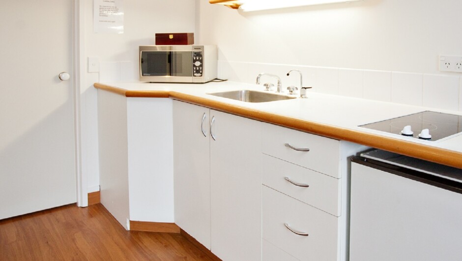 Cable Court Motel_Kitchenette