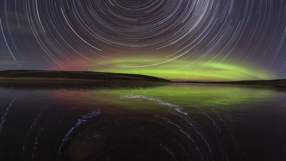 Star trail &amp; Southern lights over lake