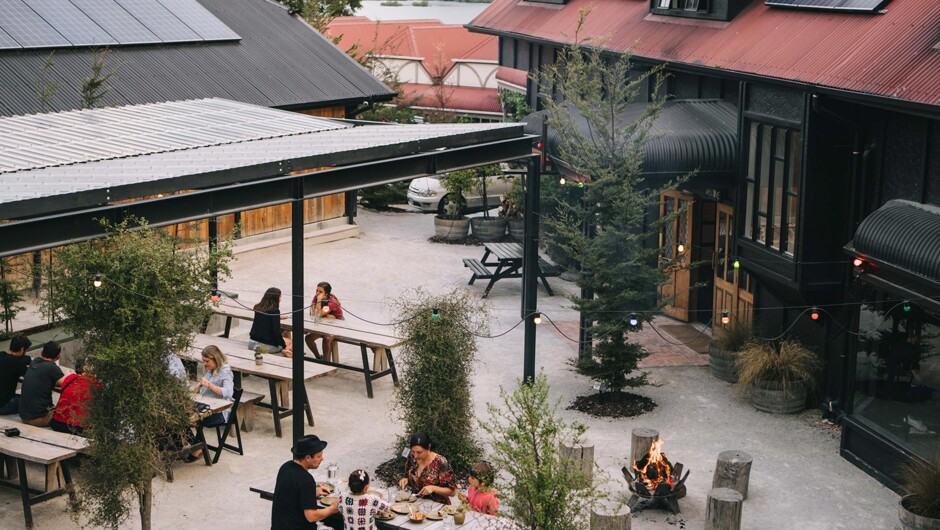 Sherwood outdoor dining